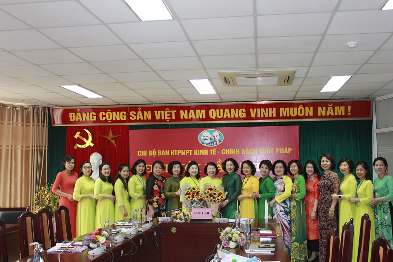 Đại hội chi bộ Ban Hỗ trợ phụ nữ ph&aacute;t triển kinh tế - Ch&iacute;nh s&aacute;ch ph&aacute;p luật th&agrave;nh c&ocirc;ng tốt đẹp
