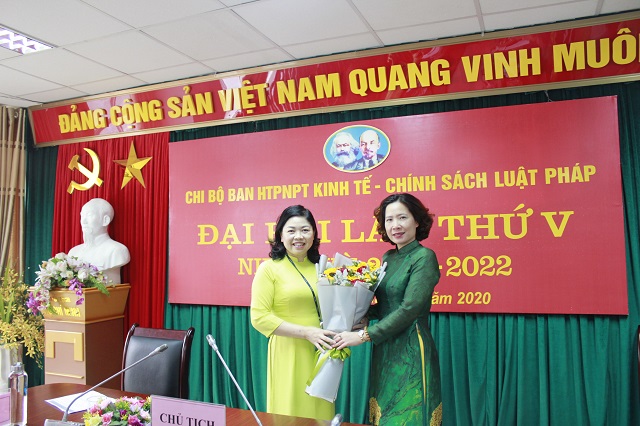 Tại đại hội, đồng chí Lý Anh - Trưởng ban Chính sách luật pháp được tín nhiệm bầu làm Bí thư Chi bộ Ban HTPNPT Kinh tế -Chính sách luật pháp nhiệm kỷ 2020-2022. Tại đại hội, đồng chí Lý Anh - Trưởng ban Chính sách luật pháp được tín nhiệm bầu làm Bí thư Chi bộ Ban HTPNPT Kinh tế -Chính sách luật pháp nhiệm kỷ 2020-2022.