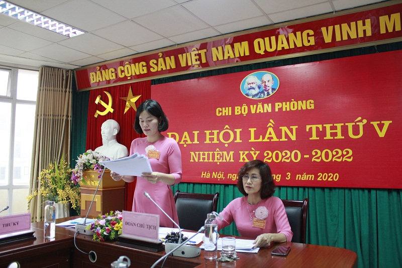 , đồng chí Phạm Thị Thanh Huyền – Phó Chánh Văn phòng được tín nhiệm tái cử làm Phó Bí thư Chi bộ