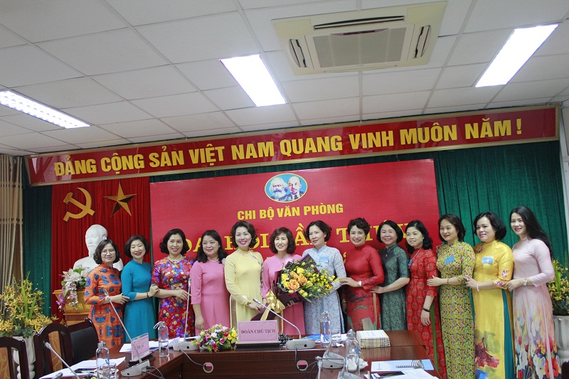 Phát huy tinh thần đoàn kết, thống nhất trong chi bộ - ảnh 10