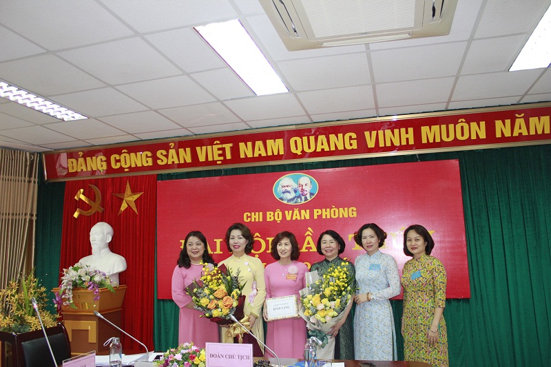 Phát huy tinh thần đoàn kết, thống nhất trong chi bộ - ảnh 14