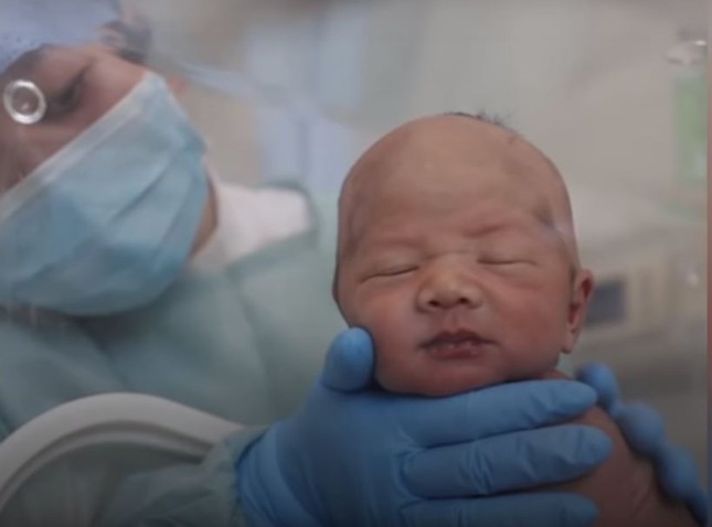 COVID-19 không lây từ mẹ sang con - ảnh 1