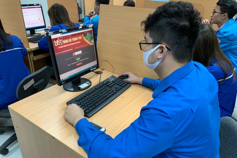 Các thí sinh tham dự cuộc thi tuần đầu tiên. Các thí sinh tham dự cuộc thi tuần đầu tiên.