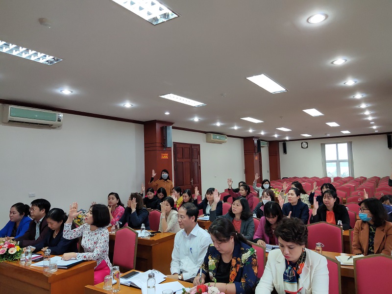 C&aacute;c đồng ch&iacute; BCH Hội LHPN quận biểu quyết bầu chức danh Chủ tịch Hội LHPN quận nhiệm kỳ 2016-2021