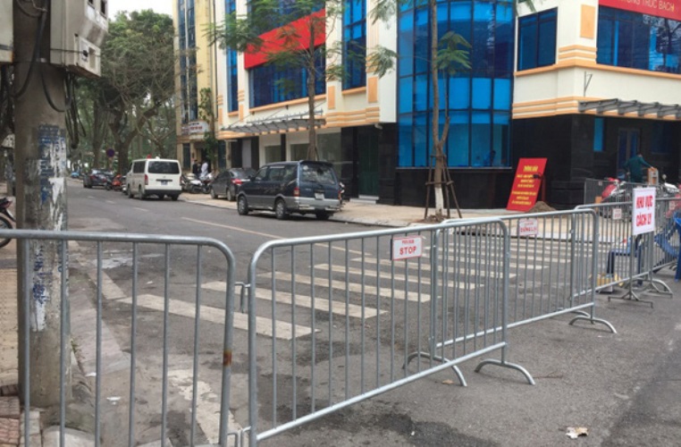 Khu vực c&aacute;ch ly tại phố Tr&uacute;c Bạch, Ba Đ&igrave;nh, H&agrave; Nội
