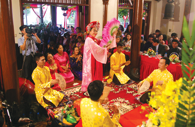 Tín ngưỡng thờ Mẫu đã được nhận diện với đúng bản chất của một di sản văn hóa. Ảnh: Linh Tâm