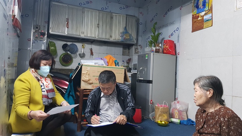 Báo PNTĐ, Quỹ Thiện Tâm tiến hành khảo sát hiện trạng các hộ gia đình có nhà dột nát xuống cấp