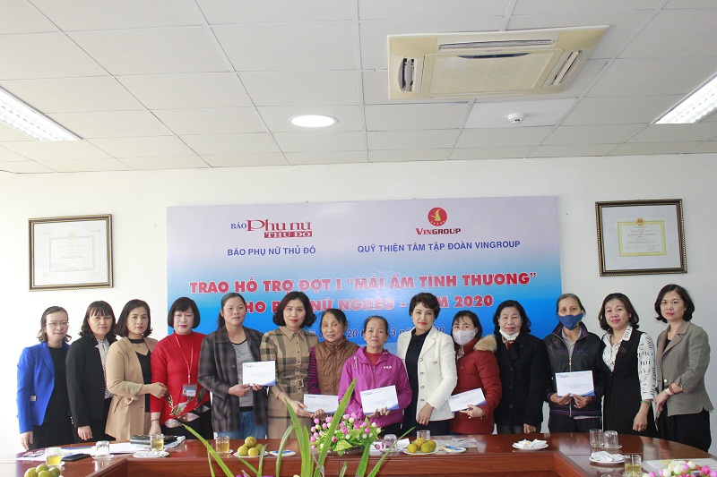 Báo Phụ nữ Thủ đô trao hỗ trợ đợt I