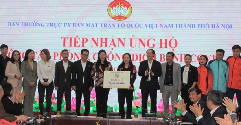 Trong đợt 3, UB MTTQ TP H&agrave; Nội đ&atilde; tiếp nhận 4,116 tỷ đồng từ c&aacute;c c&aacute; nh&acirc;n,  đơn vị, doanh nghiệp... để chung tay ph&ograve;ng chống dịch Covid 19