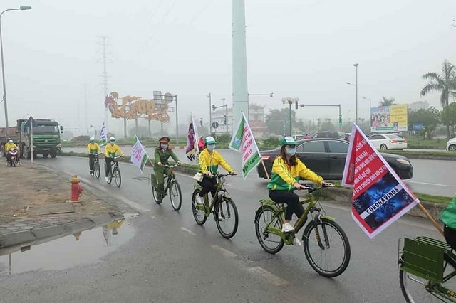 Tặng sữa và khẩu trang cho các cháu tại Trung tâm nuôi dưỡng trẻ em mồ côi Hà Cầu - ảnh 10