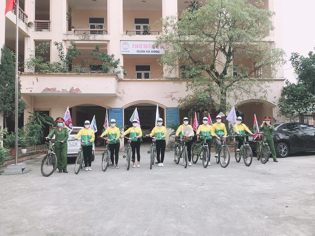 Tặng sữa và khẩu trang cho các cháu tại Trung tâm nuôi dưỡng trẻ em mồ côi Hà Cầu - ảnh 6