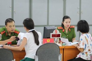 Từ 30/3: Công an có quyền từ chối làm việc với người ăn mặc phản cảm, say rượu bia - ảnh 1