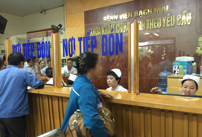Bệnh viện Bạch Mai tạm dừng hoạt động khám theo yêu cầu - ảnh 1