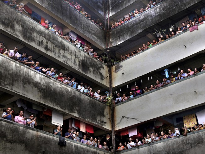 Người dân Ấn Độ TP Mumbai (Ảnh chụp ngày 22-3). Ảnh: REUTERS