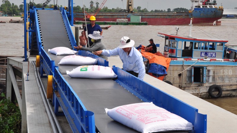 Sau khi Tổng cục Hải quan thực hiện chỉ đạo của Bộ Tài chính, Thủ tướng Chính phủ về việc tạm dừng xuất khẩu gạo từ 0h ngày 24/3, Bộ Công Thương đã có văn bản đề nghị cho phép tiếp tục xuất khẩu Sau khi Tổng cục Hải quan thực hiện chỉ đạo của Bộ Tài chính, Thủ tướng Chính phủ về việc tạm dừng xuất khẩu gạo từ 0h ngày 24/3, Bộ Công Thương đã có văn bản đề nghị cho phép tiếp tục xuất khẩu
