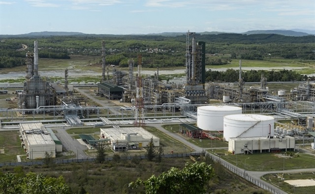 Thuế nhập khẩu dầu thô nhẹ Azeri sẽ giảm xuống 0% được kỳ vọng sẽ tác động tích cực đến kết quả kinh doanh của Lọc Hóa dầu Bình Sơn. Thuế nhập khẩu dầu thô nhẹ Azeri sẽ giảm xuống 0% được kỳ vọng sẽ tác động tích cực đến kết quả kinh doanh của Lọc Hóa dầu Bình Sơn.