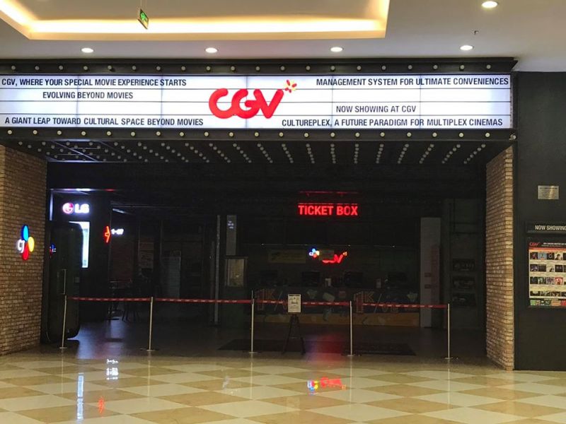CGV- một hệ thống rạp chiếu phim đ&ocirc;ng kh&aacute;ch cũng vắng lặng m&ugrave;a Covid