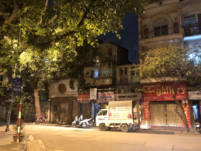 Lực lượng công an “đi từng ngõ, gõ từng nhà” trên phố Lý Quốc Sư