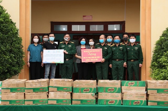 Những m&oacute;n qu&agrave; &yacute; nghĩa của hội vi&ecirc;n phụ nữ Thủ đ&ocirc; gửi c&aacute;c c&aacute;n bộ chiến sĩ đang l&agrave;m nhiệm vụ ph&ograve;ng chống dịch Covid-19