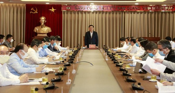 Bí thư Thành ủy Hà Nội Vương Đình Huệ phát biểu tại buổi làm việc. Ảnh: Thành Chun