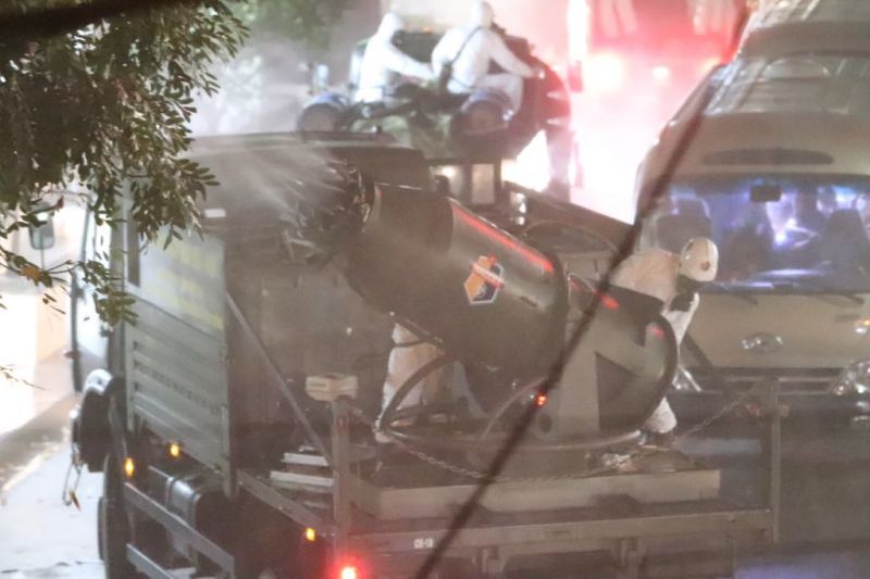 [Ảnh] Binh chủng Hoá học tiêu độc, khử trùng bệnh viện Bạch Mai - ảnh 4