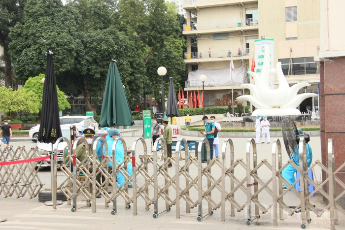 Bv Bạch Mai thực hiện phong tỏa để khoanh vùng dập dịch.