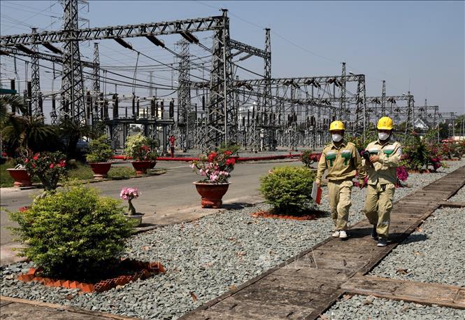 Công nhân vận hành trạm 500kV Tân Định (Công ty Truyền tải Điện 4) thực hiện nghiêm túc biện pháp phòng, chống dịch COVID-19. Công nhân vận hành trạm 500kV Tân Định (Công ty Truyền tải Điện 4) thực hiện nghiêm túc biện pháp phòng, chống dịch COVID-19.