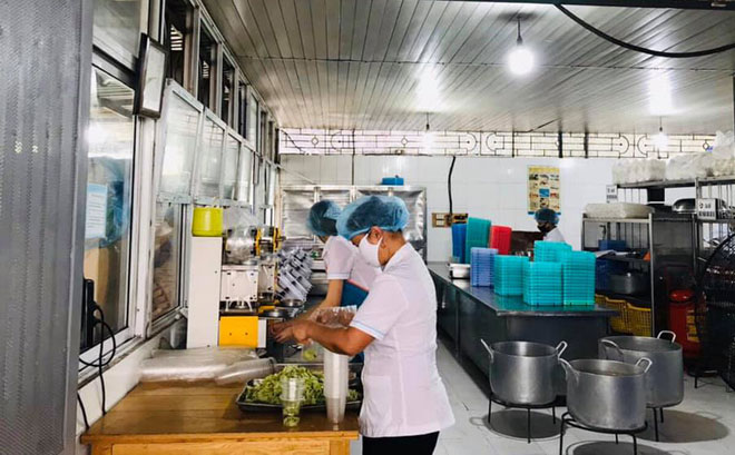 Toàn bộ nhân viên Công ty Trường Sinh cung cấp suất ăn tại Bệnh viện Nội tiết trung ương đều âm tính với Covid-19 - ảnh 1