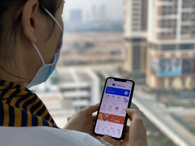 VNPT Pay gi&uacute;p kh&aacute;ch h&agrave;ng mua sắm trực tuyến.