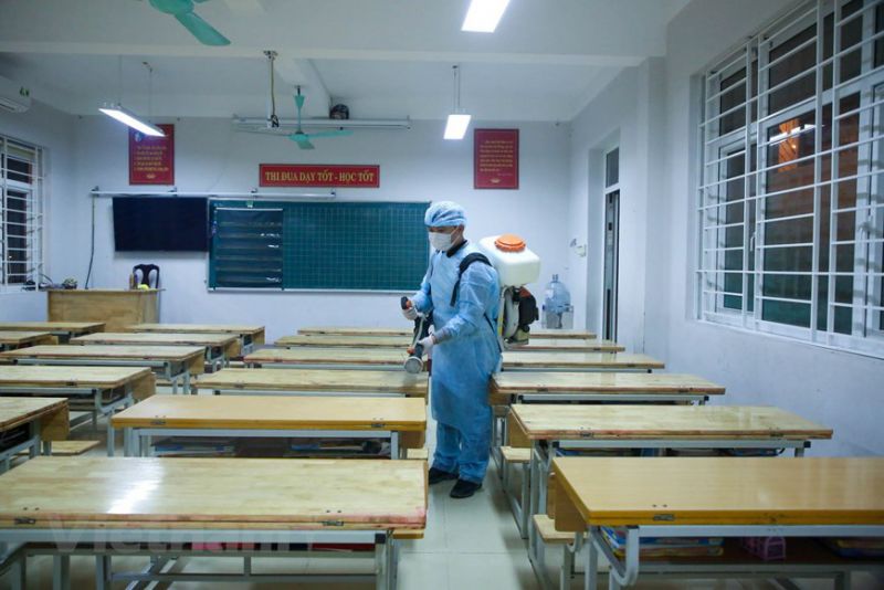 phun khử trùng trong các trường học ở Việt Nam