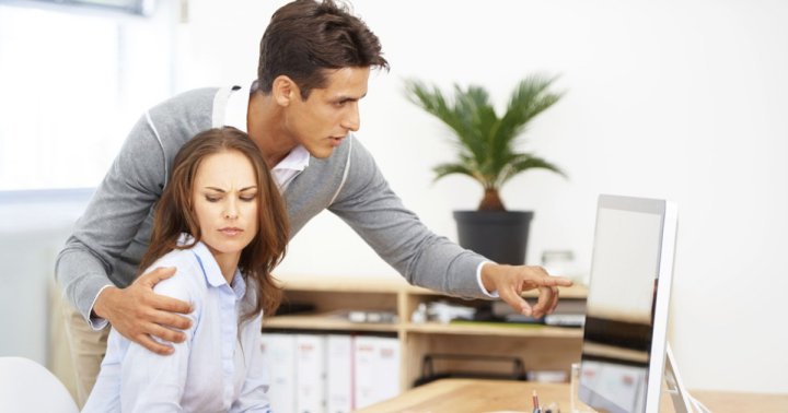 Bị đồng nghiệp nam quấy rối tình dục ở công sở - ảnh 1