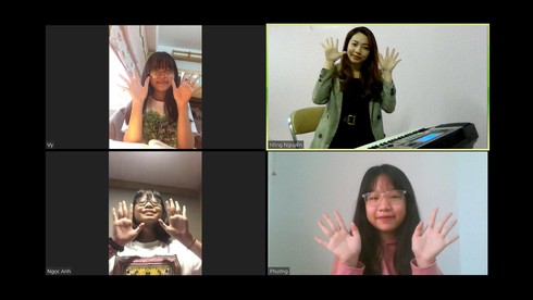 Giờ học âm nhạc của học sinh Trường Tiểu học Pascal. Ảnh: AH