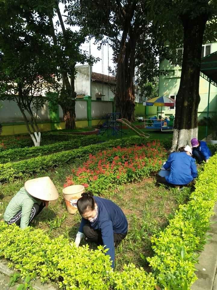 duy trì chăm sóc 105 đoạn đường nở hoa, 24 vườn ươm, giữ gìn môi trường xanh - sạch - đẹp - an toàn, 8 chân rác được xóa bỏ.