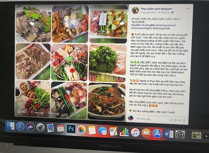Nhiều gia đình chọn mua đồ online tại nhà thay vì đến các chợ và siêu thị. Nhiều gia đình chọn mua đồ online tại nhà thay vì đến các chợ và siêu thị.