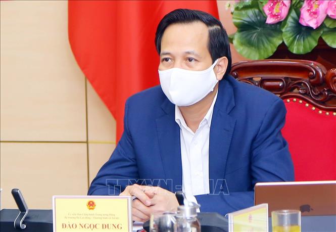 Bộ trưởng Bộ Lao động – Thương binh và Xã hội Đào Ngọc Dung chủ trì phiên họp trực tuyến tại trụ sở Bộ. Ảnh: Anh Tuấn/TTXVN