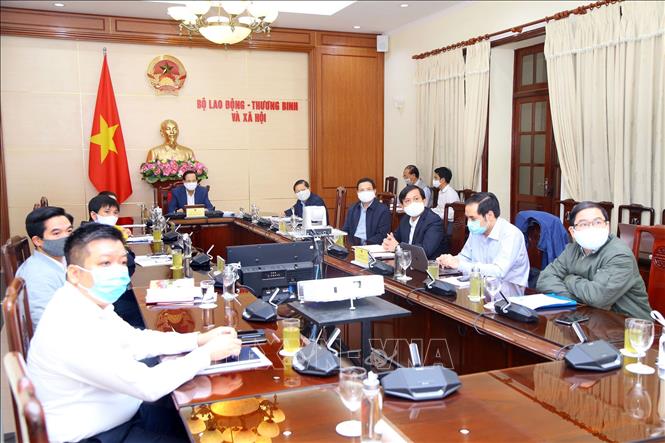 Quang cảnh phiên họp trực tuyến tại trụ sở Bộ Lao động – Thương binh và Xã hội. Ảnh: Anh Tuấn/TTXVN