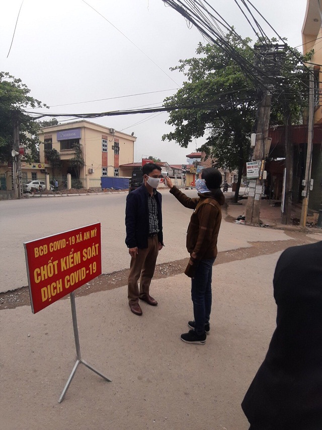 Hội viên Hội LHPN huyện Mỹ Đức phối hợp tham gia, lập các chốt kiểm soát đo thân nhiệt phòng chống Covid-19 Hội viên Hội LHPN huyện Mỹ Đức phối hợp tham gia, lập các chốt kiểm soát đo thân nhiệt phòng chống Covid-19