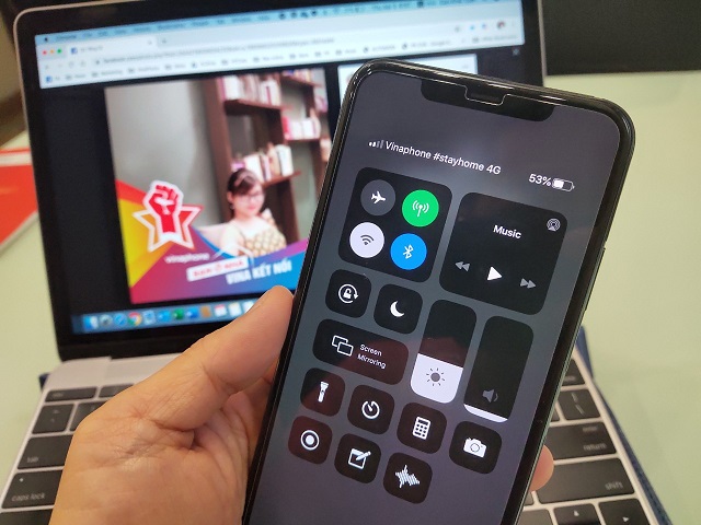 VinaPhone thay biểu tượng lan tỏa những điều tốt đẹp tới cộng đồng. VinaPhone thay biểu tượng lan tỏa những điều tốt đẹp tới cộng đồng.