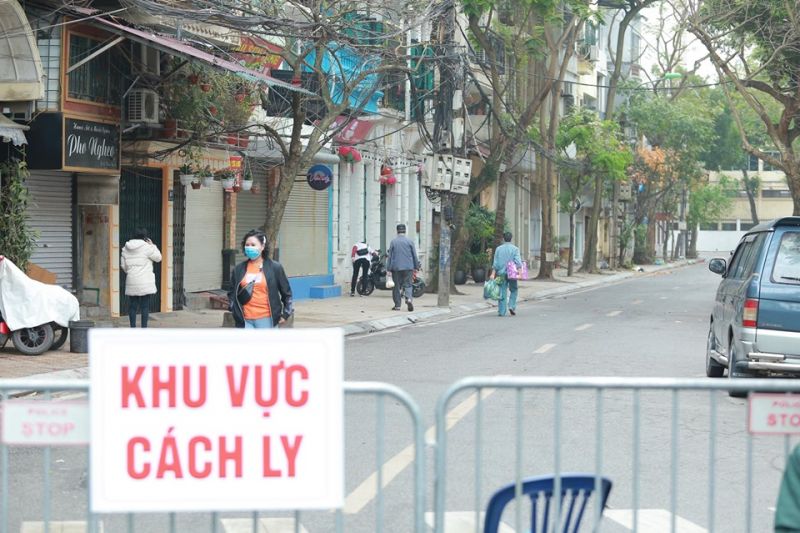 Người d&acirc;n cần thực hiện nghi&ecirc;m t&uacute;c việc c&aacute;ch ly x&atilde; hội để ph&ograve;ng chống dịch Covid -19