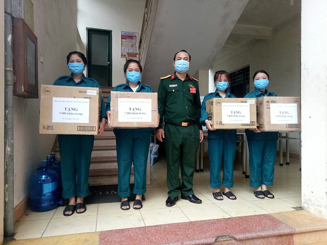 Những chiếc khẩu trang sẽ giúp bảo vệ các cán bộ, chiến sĩ khi thực hiện nhiệm vụ phòng chống dịch