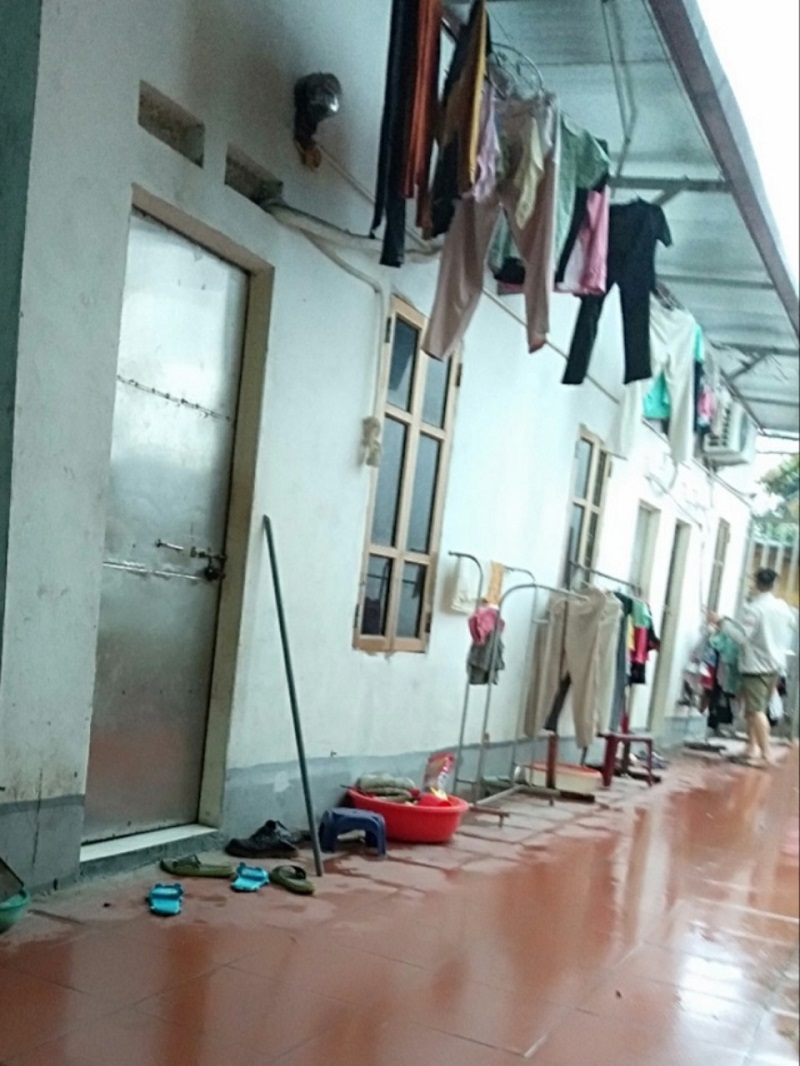 Hội Phụ nữ cũng y&ecirc;u cầu c&aacute;c chi hội tiếp tục tiến h&agrave;nh r&agrave; so&aacute;t những nữ lao động nhập cư tr&ecirc;n địa b&agrave;n để vận động gi&uacute;p nhu yếu phẩm, khẩu trang, nước s&aacute;t khuẩn để hỗ trợ họ vừa đảm bảo cuộc sống gia đ&igrave;nh vừa giữ cho sức khỏe an to&agrave;n.