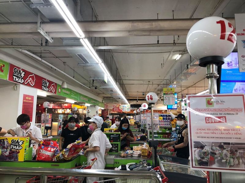 Giảm mật độ người dân đến mua sắm cũng là cách phòng, tránh dịch bệnh Covid-19