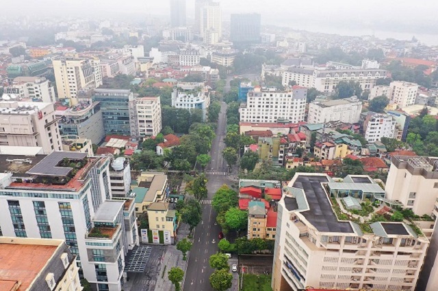 Ngã tư Lý Thường Kiệt - Phan Chu Trinh cũng vắng bóng người qua lại.