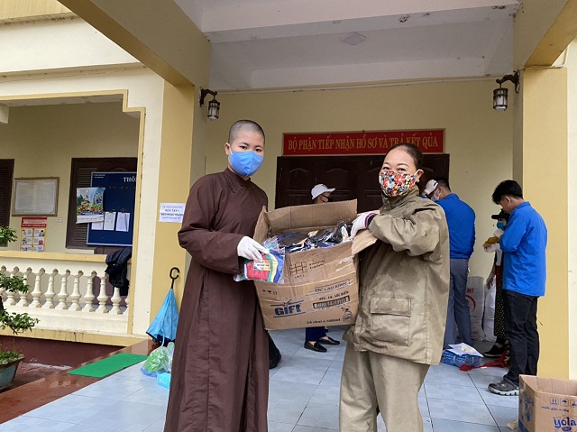 Đến nay, sư thầy Thích Tuệ Nguyên và các phật tử đã phối hợp phát được khoảng 10.000 chiếc khẩu trang