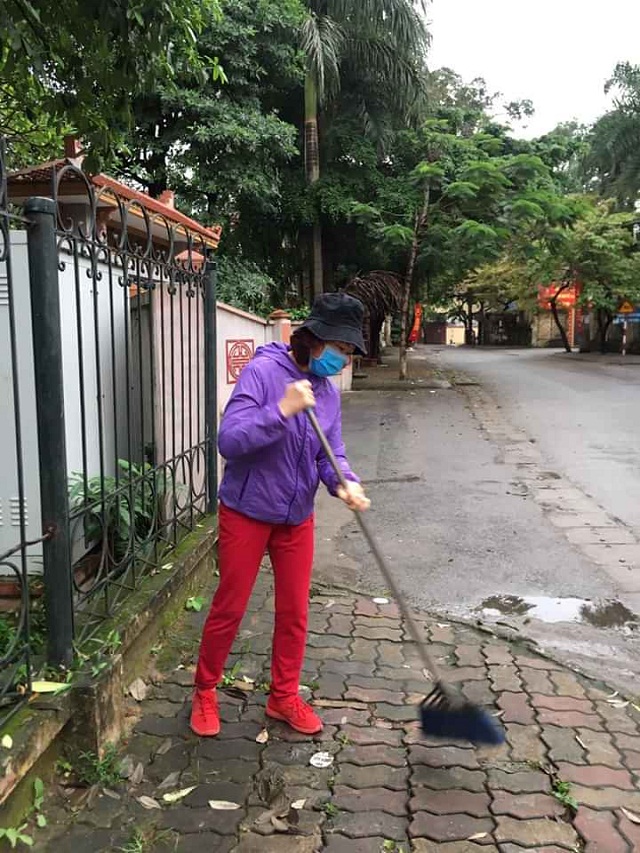 Phụ nữ Bắc Từ Liêm vệ sinh đường làng ngõ xóm