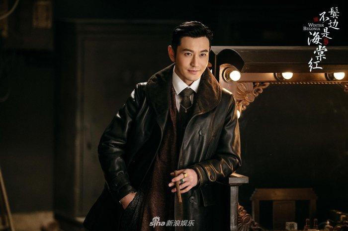 Từ chiếc cà vạt đến các chi tiết nhỏ nhất trên trang phục đều mỹ mãn