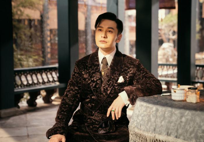 Bất luận khi nào xuất hiện, Huỳnh Hiểu Minh đều khiến khán giả ngây ngất với tạo hình của mình