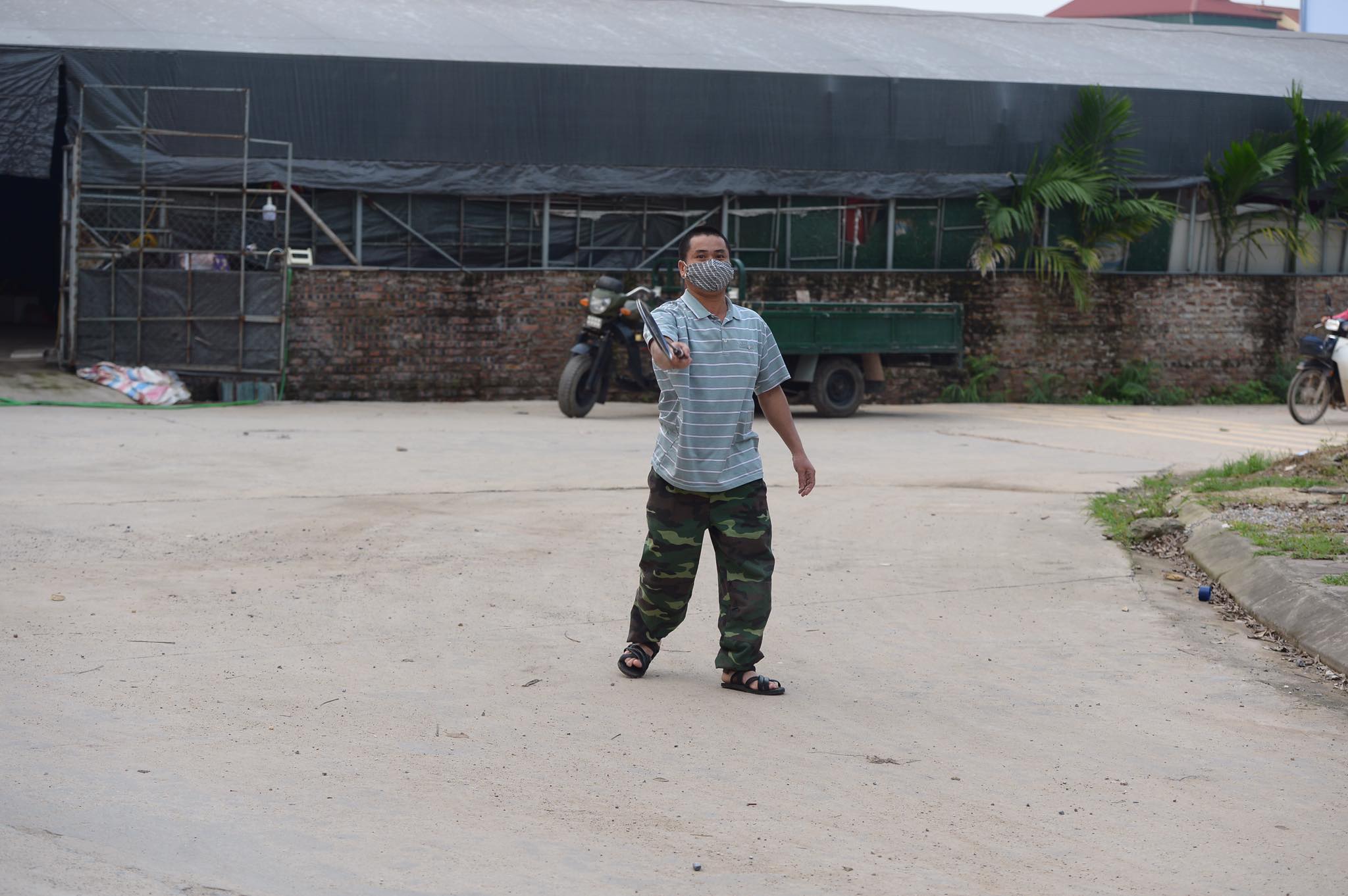 Cầu lông là môn thể thao được nhiều người dân thôn Hạ Lôi lựa chọn Cầu lông là môn thể thao được nhiều người dân thôn Hạ Lôi lựa chọn