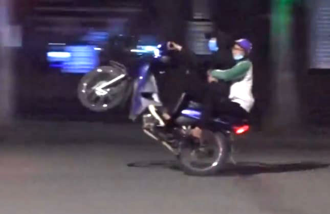 C&aacute;c đối tượng ph&oacute;ng nhanh, bốc đầu