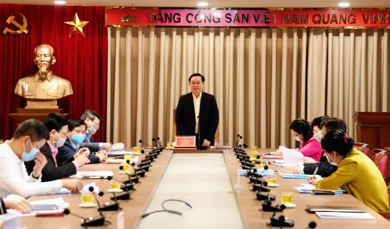 Đồng ch&iacute; Vương Đ&igrave;nh Huệ - B&iacute; thư Th&agrave;nh uỷ H&agrave; Nội ph&aacute;t biểu tại buổi l&agrave;m việc